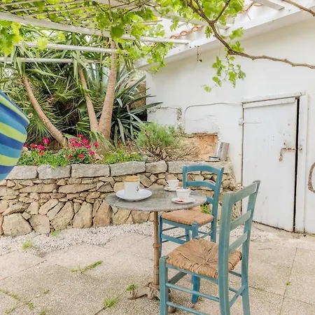 Rai's 2 - Private Veranda & Relax Apartment *